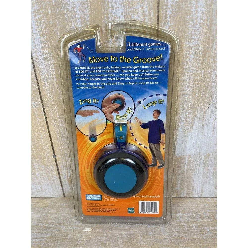 Vintage Hasbro Zing It Handheld Electronic Talking Musical Game 1999 *NEW